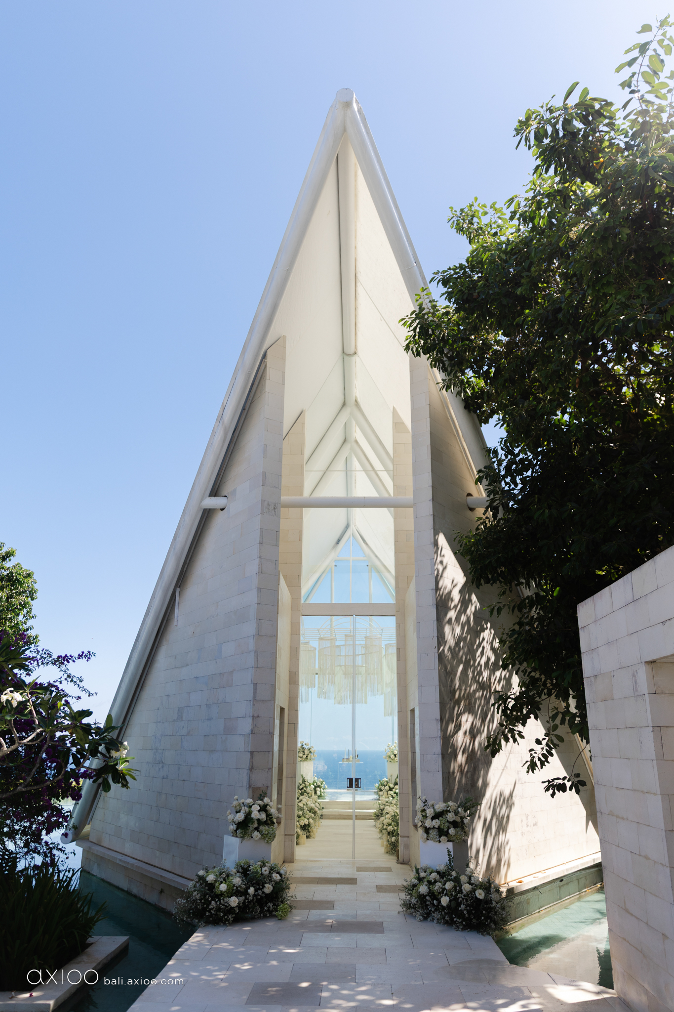 Axioo: Before the Shutter Clicks